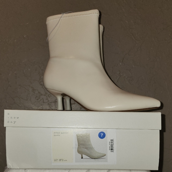 Women's Cream Ankle Boots - Picture 5 of 5